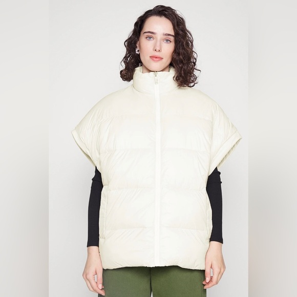 NEW UGG - Sydnee Reversible Puffer Vest - Picture 4 of 16